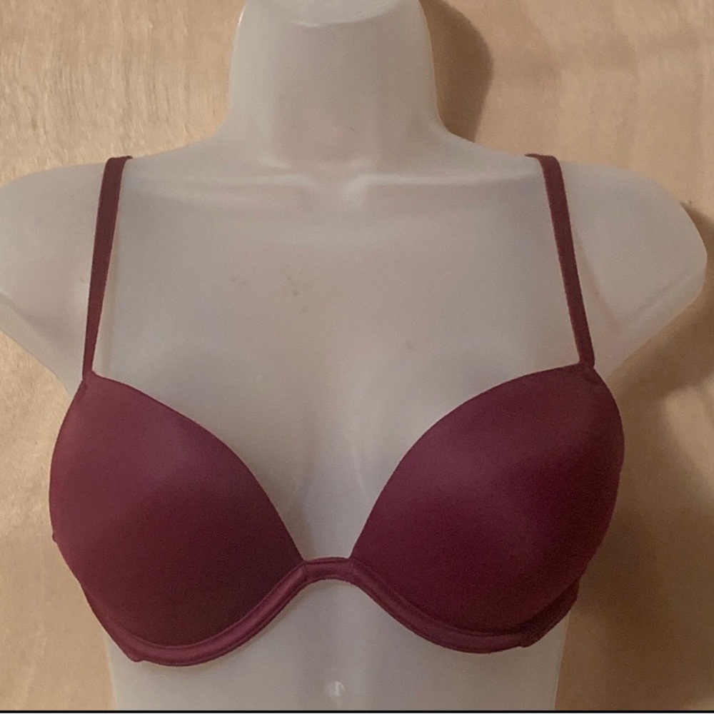 Women’s Pink Victoria’s Secret Size 32C Super Push Up Underwire Maroon Bra
